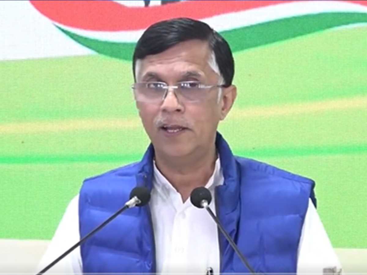 जोशीमठ में हर घंटे बिगड़ते हालत है, भाजपा का अनियंत्रित विकास देवस्थली को धंसाने के लिए जिम्मेदार है : पवन खेड़ा